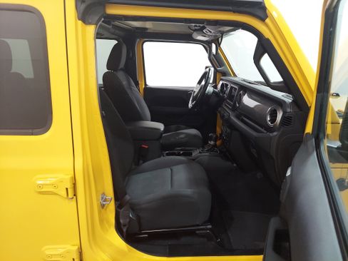 Used 2020 Jeep Wrangler Unlimited Sahara w/ Cold Weather Group image 18