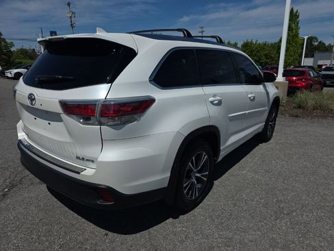 Used 2016 Toyota Highlander XLE AWD/4WD image 7