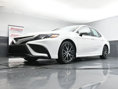 Used 2023 Toyota Camry SE FWD image 35