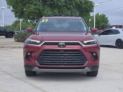 Used 2025 Toyota Grand Highlander AWD image 2