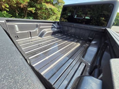 Used 2023 Jeep Gladiator Overland w/ Cold Weather Group AWD/4WD image 32