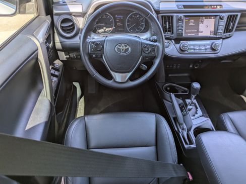Used 2017 Toyota RAV4 Limited FWD image 4