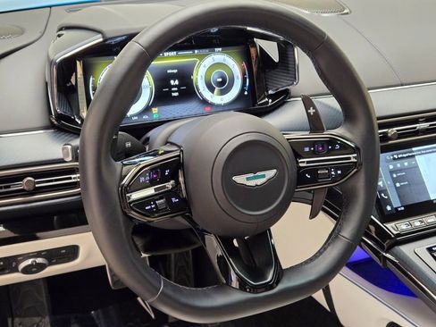 Used 2025 Aston Martin V8 Vantage Coupe image 34