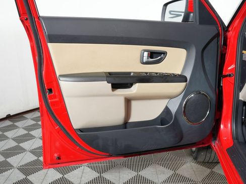 Used 2013 Kia Soul ! w/ Premium Pkg FWD image 32