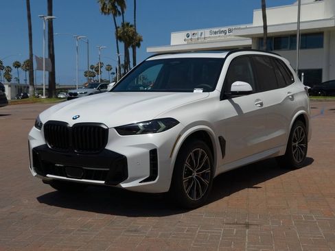 New 2026 BMW X5 xDrive40i w/ M Sport Package AWD/4WD image 2