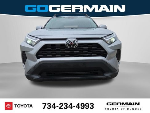 Used 2022 Toyota RAV4 XLE AWD/4WD image 3