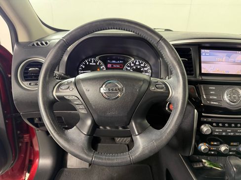 Used 2015 Nissan Pathfinder SV AWD/4WD image 15