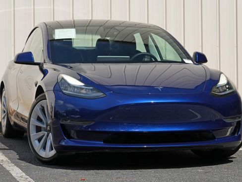 Used 2022 Tesla Model 3 Standard Range RWD image 4