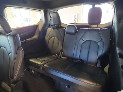 Used 2026 Chrysler Pacifica Select FWD image 34