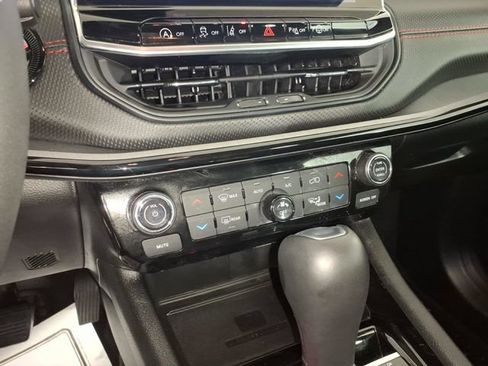 Used 2025 Jeep Compass Trailhawk w/ Trailhawk Elite Group AWD/4WD image 20