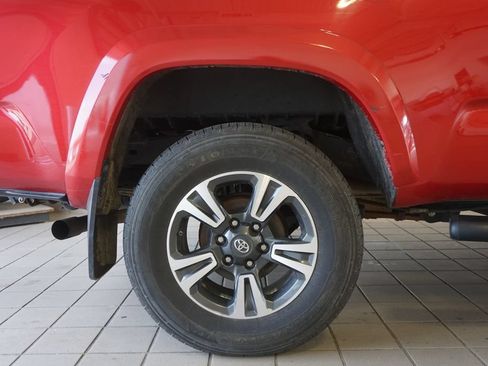 Used 2019 Toyota Tacoma TRD Sport AWD/4WD image 13