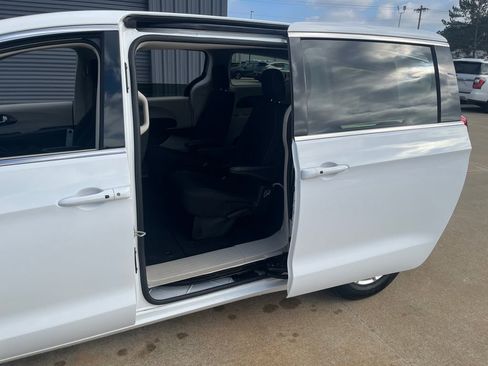 Used 2024 Chrysler Voyager LX image 29