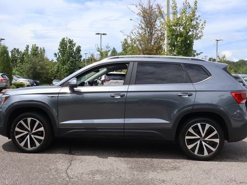 Certified 2023 Volkswagen Taos SE FWD image 6