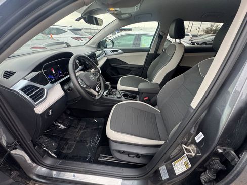 Used 2025 Volkswagen Taos SE image 27
