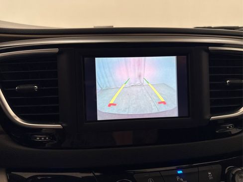 Used 2018 Chrysler Pacifica LX FWD image 33