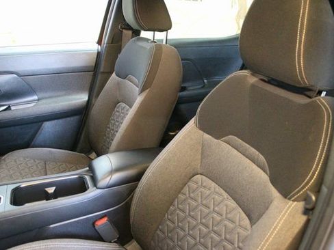 Used 2025 Nissan Kicks SV image 17