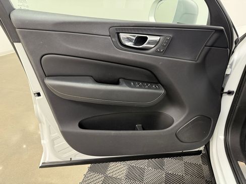 Used 2018 Volvo XC60 T6 R-Design w/ Convenience Package image 10