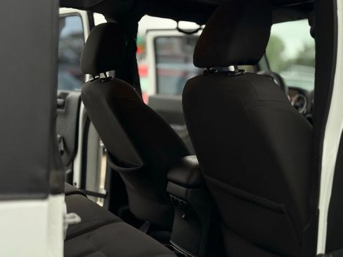 Used 2016 Jeep Wrangler Unlimited Sport w/ Connectivity Group image 31