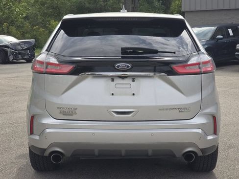 Used 2019 Ford Edge Titanium w/ Equipment Group 301A FWD image 16