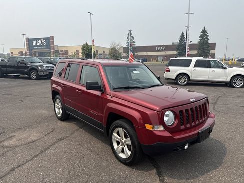 Used 2014 Jeep Patriot Latitude AWD/4WD image 5