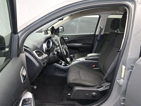 Used 2020 Dodge Journey SE w/ SE Popular Equipment Group image 13