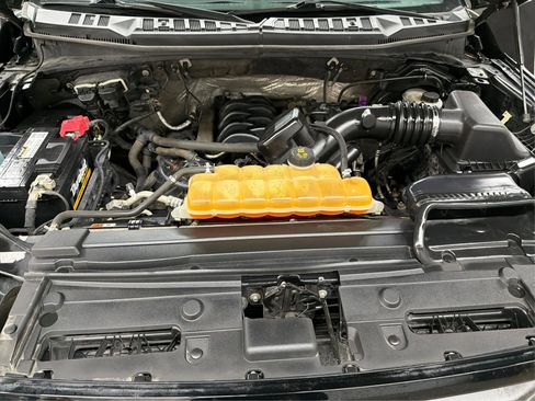 Used 2016 Ford F150 XLT w/ Equipment Group 302A Luxury image 9