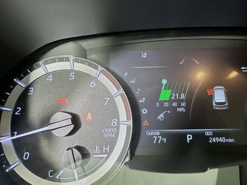 Used 2024 Toyota Highlander XLE image 19