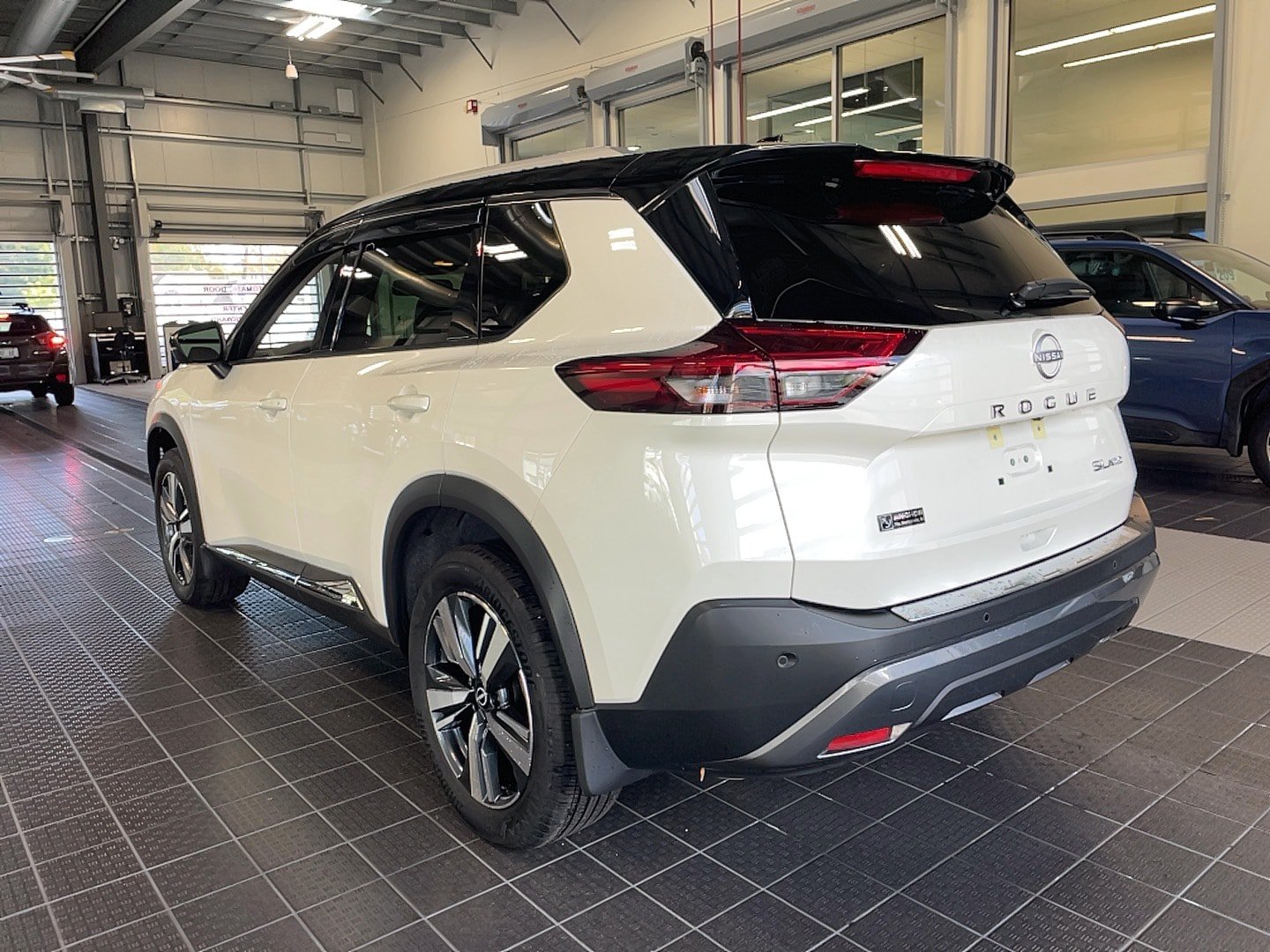 Used 2023 Nissan Rogue SL AWD/4WD image 10