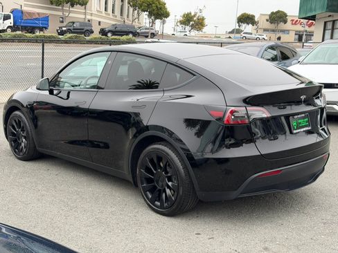 Used 2024 Tesla Model Y Long Range AWD/4WD image 7