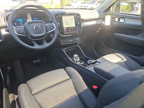 New 2026 Volvo XC40 B5 Ultra w/ Protection Package Premier AWD/4WD image 3