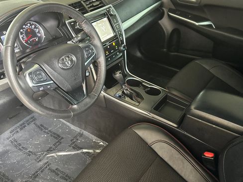 Used 2017 Toyota Camry SE image 10