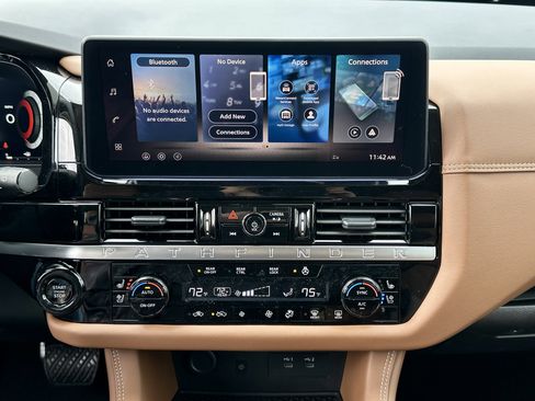 New 2026 Nissan Pathfinder Platinum image 4