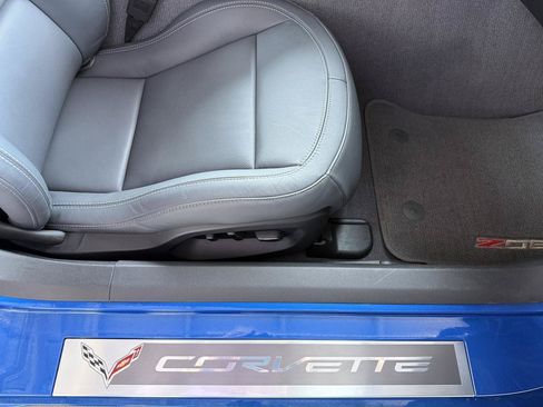 Used 2016 Chevrolet Corvette Z06 Coupe w/ 3LZ w/ 3LZ Preferred Equipment Group RWD image 39