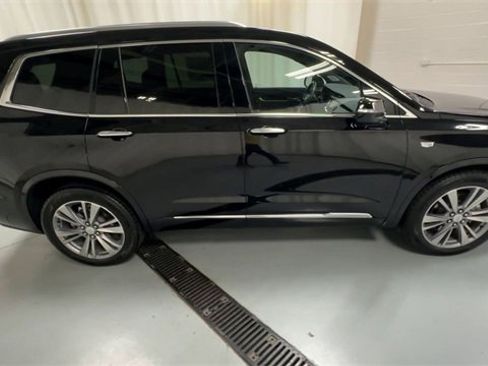 Certified 2025 Cadillac XT6 Premium Luxury image 9