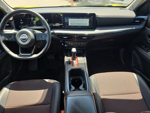 Certified 2025 Nissan Kicks SR FWD image 11