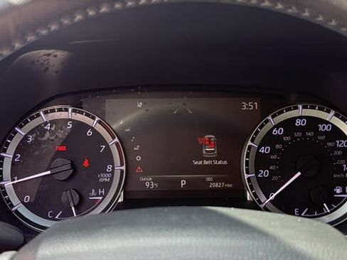 Used 2023 Toyota Highlander XLE FWD image 23