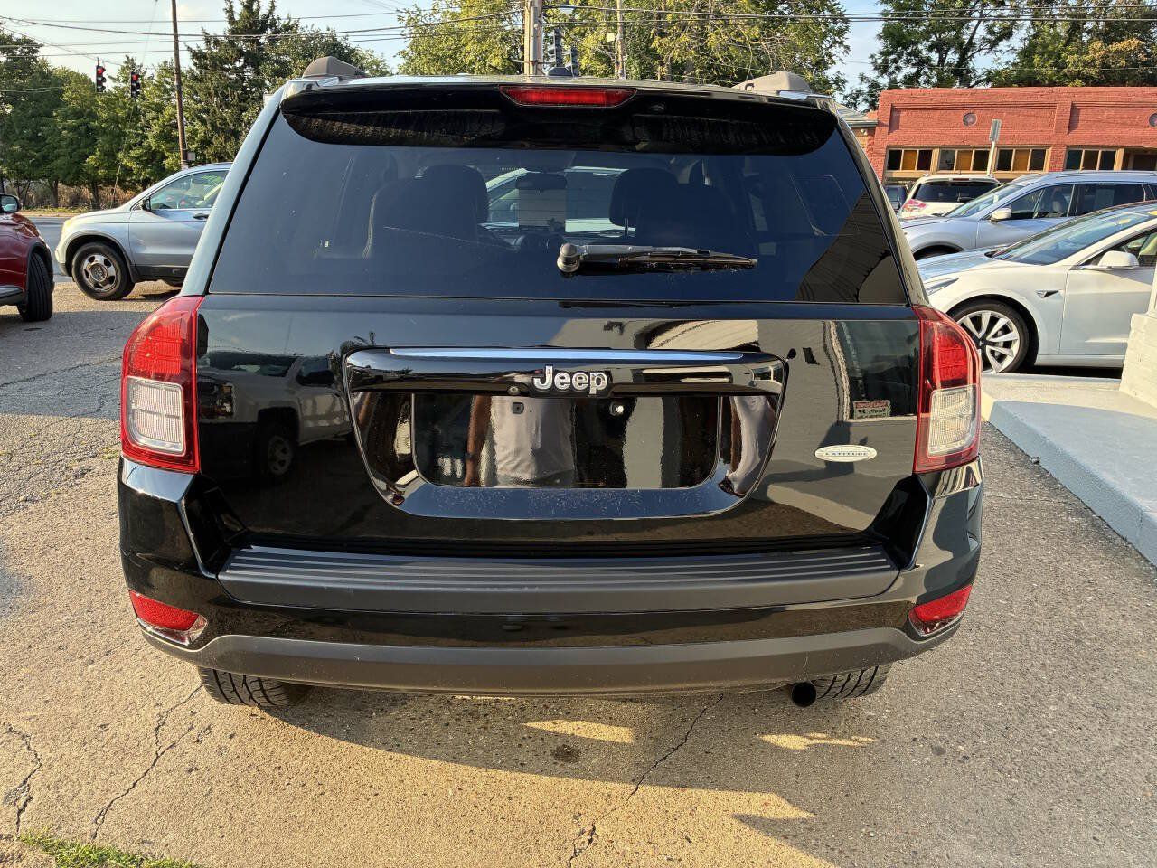 Used 2014 Jeep Compass Latitude w/ Sun/Sound Group FWD image 5