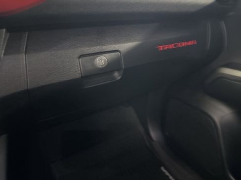 Used 2016 Toyota Tacoma SR image 49