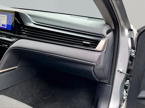 Used 2025 Toyota Camry LE FWD image 19