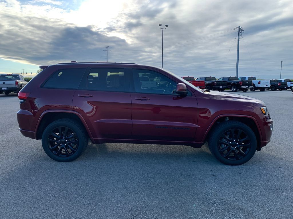 Used 2020 Jeep Grand Cherokee Altitude AWD/4WD image 11