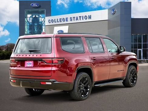 Used 2022 Jeep Wagoneer Series I AWD/4WD image 5