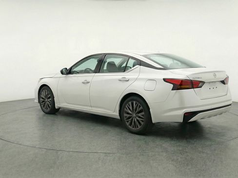 Used 2025 Nissan Altima 2.5 SV image 6