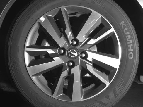 Used 2025 Nissan Versa SV image 12