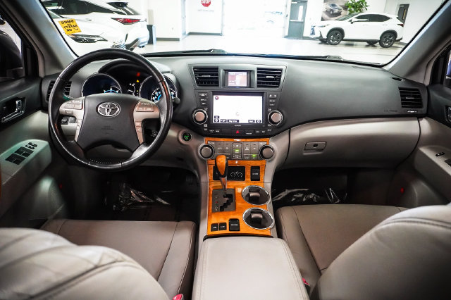 Used 2010 Toyota Highlander Limited AWD/4WD image 17