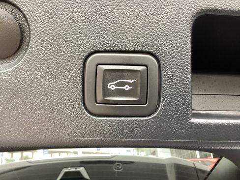 Used 2025 Chevrolet Equinox LT w/ Convenience Package II FWD image 17