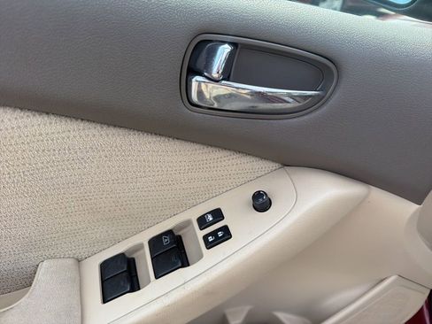 Used 2011 Nissan Altima 2.5 S w/ Special Edition Pkg image 13