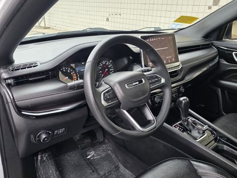 Used 2023 Jeep Compass Latitude w/ Sun and Sound Group AWD/4WD image 10