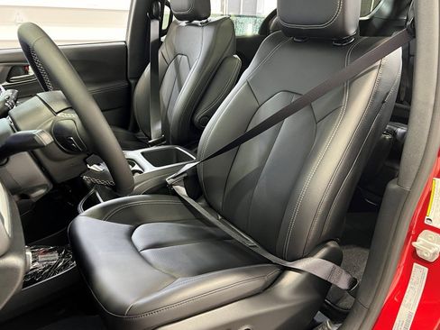 New 2026 Chrysler Pacifica Select image 21
