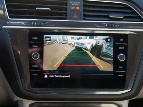 Certified 2022 Volkswagen Tiguan SE image 30