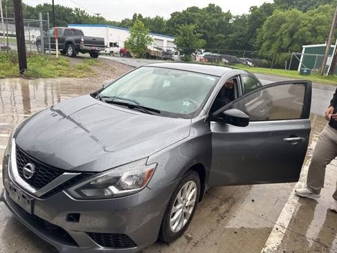 Used 2018 Nissan Sentra SV FWD image 2